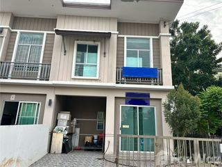Casa adosada en venta de 4 habitaciones en Thanyaburi, Pathum Thani