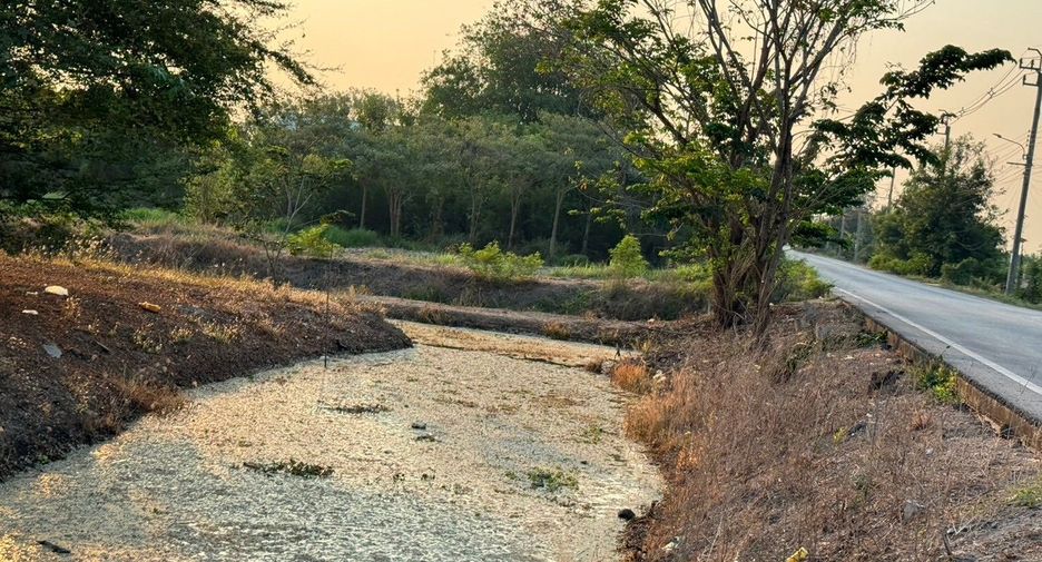 Terreno en venta en Sai Noi, Nonthaburi