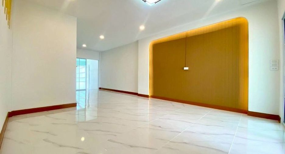 For sale 3 bedrooms townhouse in Bang Bua Thong, Nonthaburi