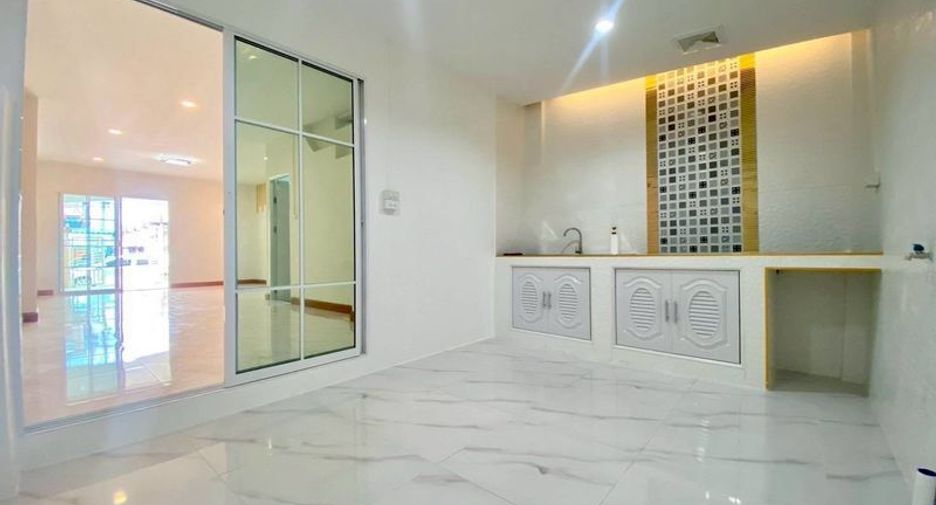 For sale 3 bedrooms townhouse in Bang Bua Thong, Nonthaburi