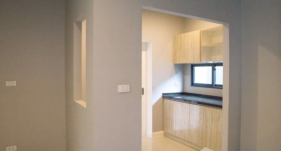 Продажа 4 спальни дом в Mueang Pathum Thani, Патумтани