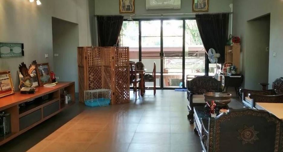 For sale 6 bedrooms house in Mueang Chiang Rai, Chiang Rai
