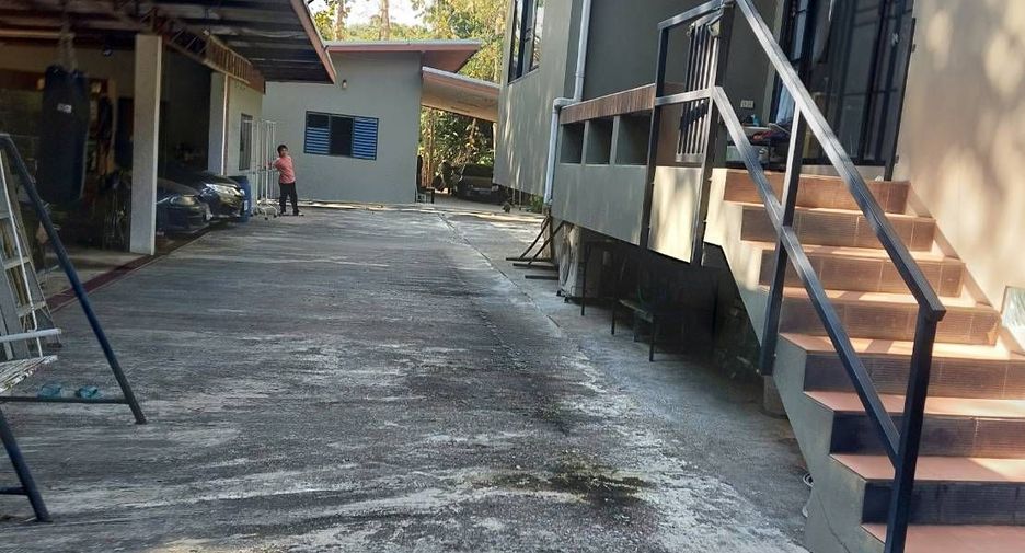 For sale 6 bedrooms house in Mueang Chiang Rai, Chiang Rai