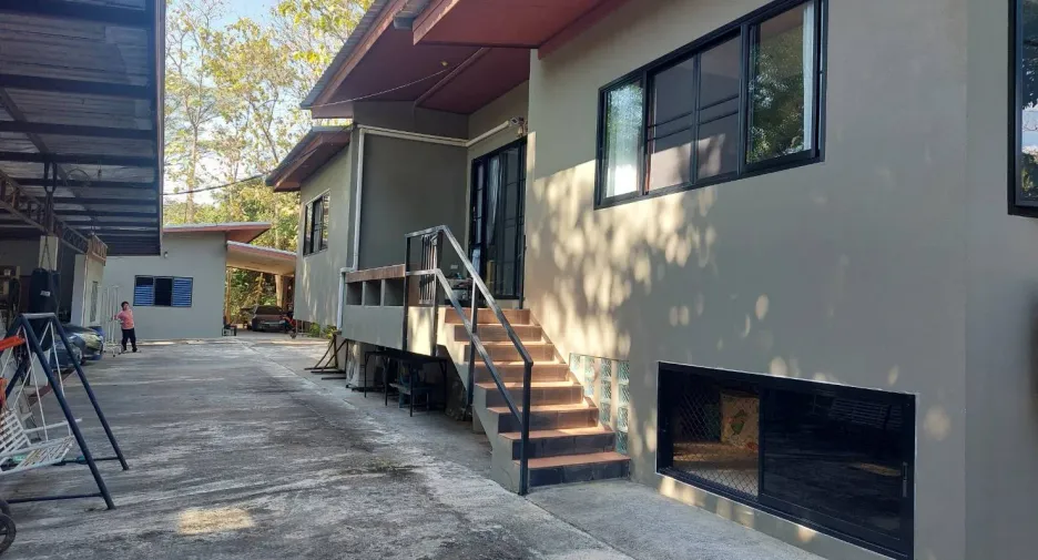 For sale 6 bedrooms house in Mueang Chiang Rai, Chiang Rai