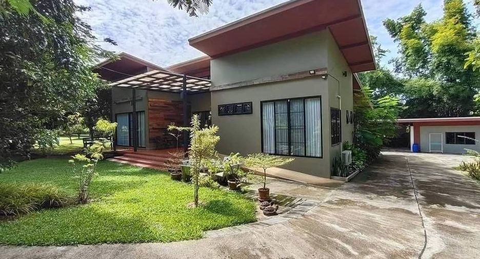 For sale 6 bedrooms house in Mueang Chiang Rai, Chiang Rai