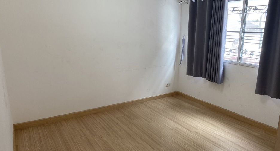 For sale 3 bedrooms townhouse in Mueang Nonthaburi, Nonthaburi