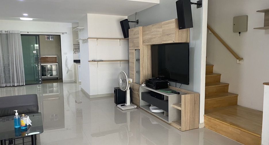 For sale 3 bedrooms townhouse in Mueang Nonthaburi, Nonthaburi