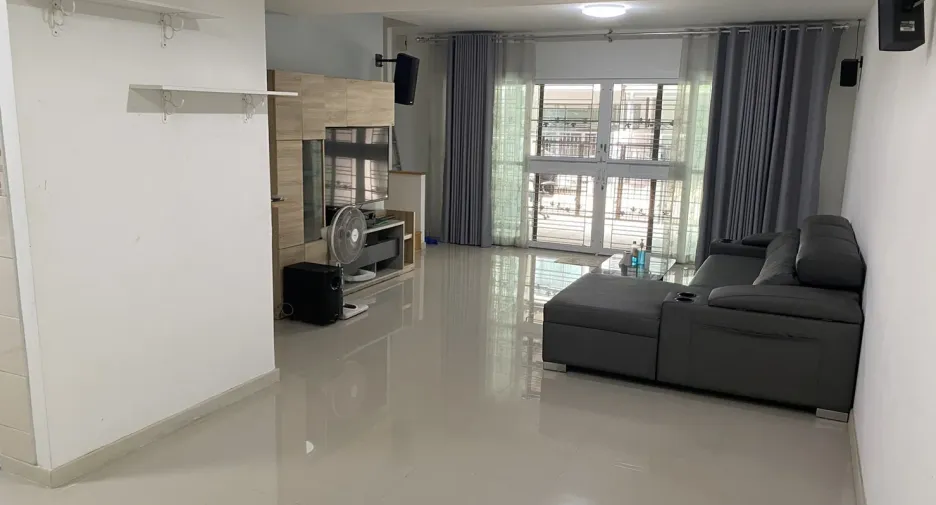 For sale 3 bedrooms townhouse in Mueang Nonthaburi, Nonthaburi