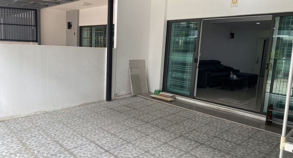 For sale 3 bedrooms townhouse in Mueang Nonthaburi, Nonthaburi