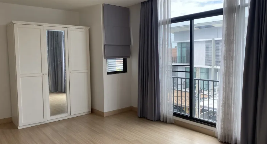 For sale 3 bedrooms townhouse in Mueang Nonthaburi, Nonthaburi
