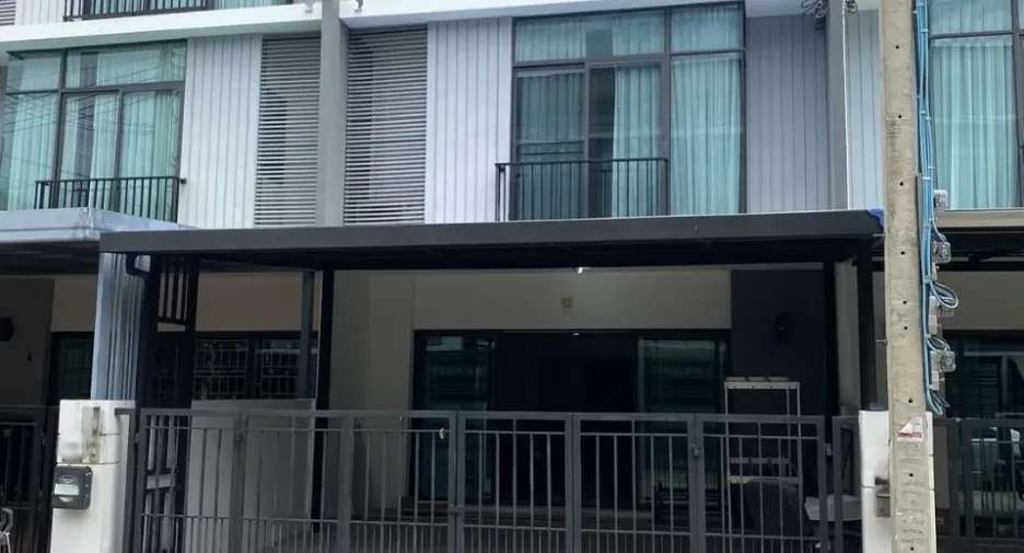 For sale 3 bedrooms townhouse in Mueang Nonthaburi, Nonthaburi