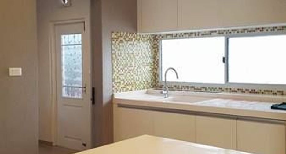 À vendre 5 chambres maison à Pak Kret, Nonthaburi