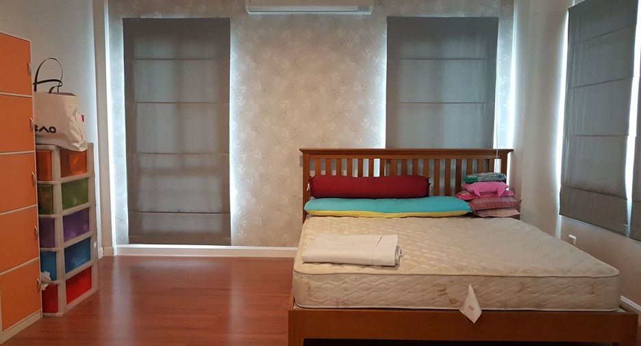 À vendre 5 chambres maison à Pak Kret, Nonthaburi