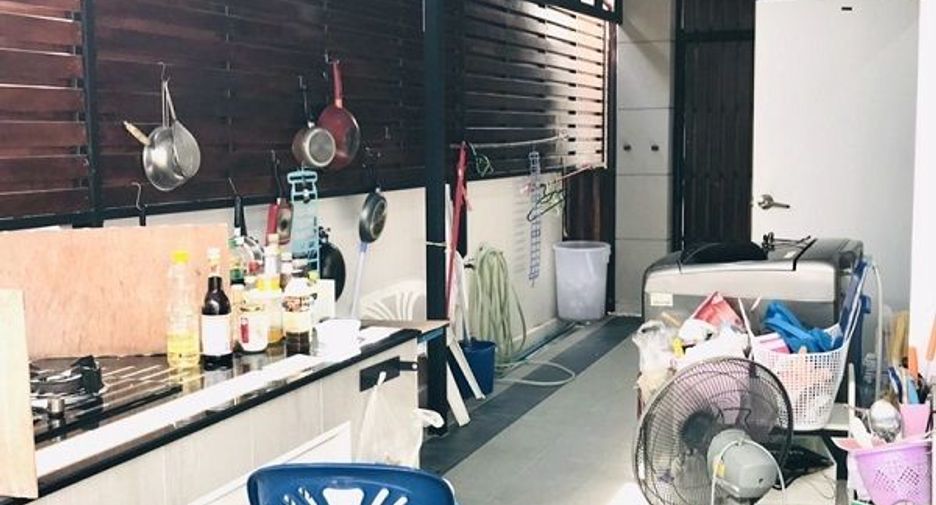 For sale 5 bedrooms house in Mueang Samut Sakhon, Samut Sakhon
