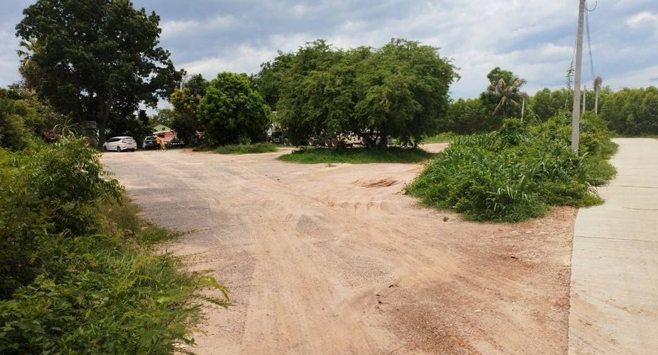 Продажа Участок в Phanat Nikhom, Чонбури