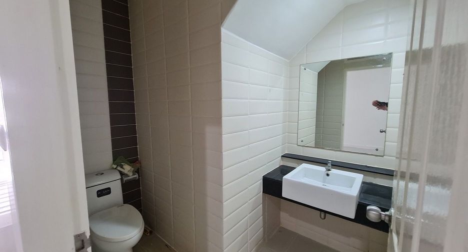 For sale 3 bedrooms townhouse in Mueang Nonthaburi, Nonthaburi