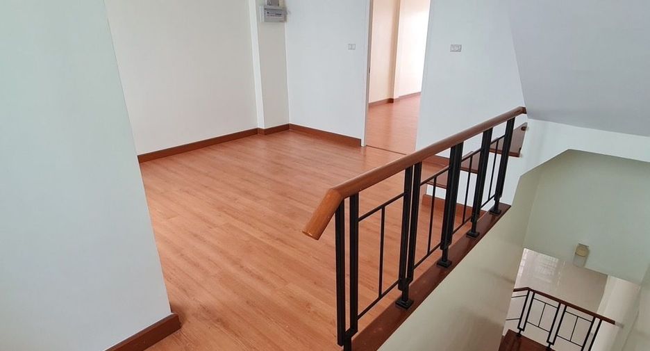 For sale 3 bedrooms townhouse in Mueang Nonthaburi, Nonthaburi
