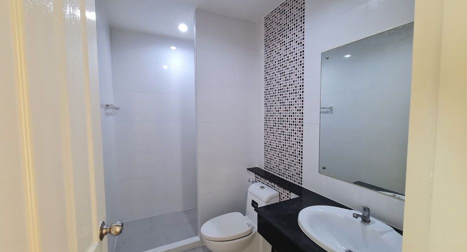 For sale 3 bedrooms townhouse in Mueang Nonthaburi, Nonthaburi
