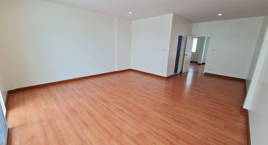 For sale 3 bedrooms townhouse in Mueang Nonthaburi, Nonthaburi