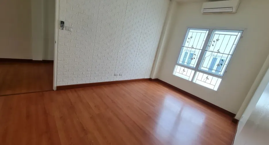 For sale 3 bedrooms townhouse in Mueang Nonthaburi, Nonthaburi