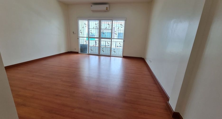 For sale 3 bedrooms townhouse in Mueang Nonthaburi, Nonthaburi