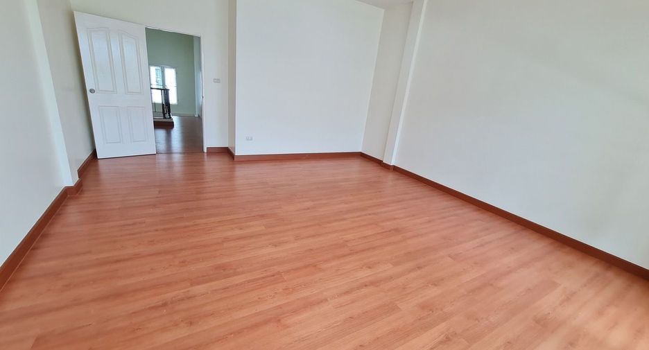 For sale 3 bedrooms townhouse in Mueang Nonthaburi, Nonthaburi