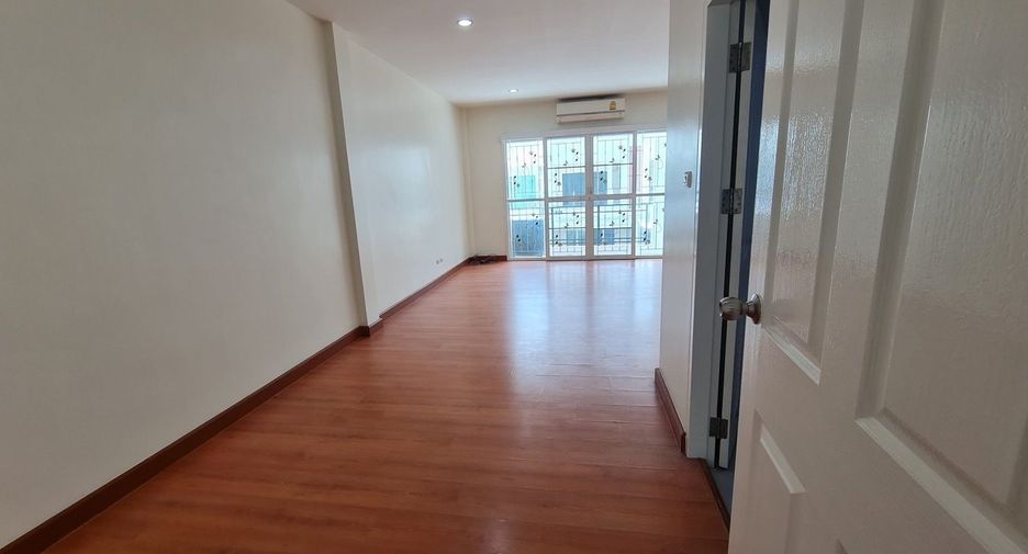 For sale 3 bedrooms townhouse in Mueang Nonthaburi, Nonthaburi