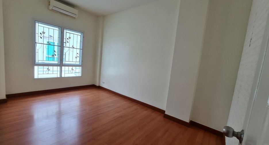 For sale 3 bedrooms townhouse in Mueang Nonthaburi, Nonthaburi