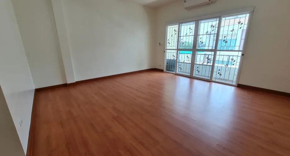 For sale 3 bedrooms townhouse in Mueang Nonthaburi, Nonthaburi