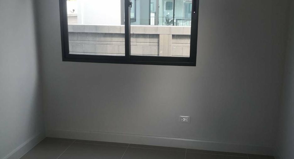 For sale 4 bedrooms house in Mueang Pathum Thani, Pathum Thani