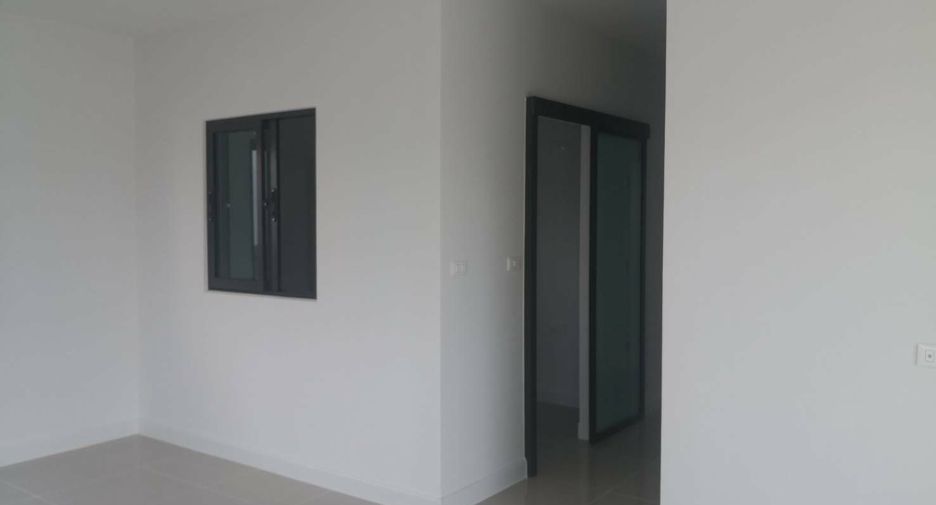 For sale 4 bedrooms house in Mueang Pathum Thani, Pathum Thani