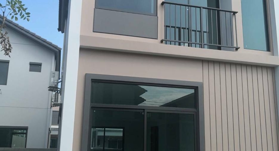 For sale 4 bedrooms house in Mueang Pathum Thani, Pathum Thani