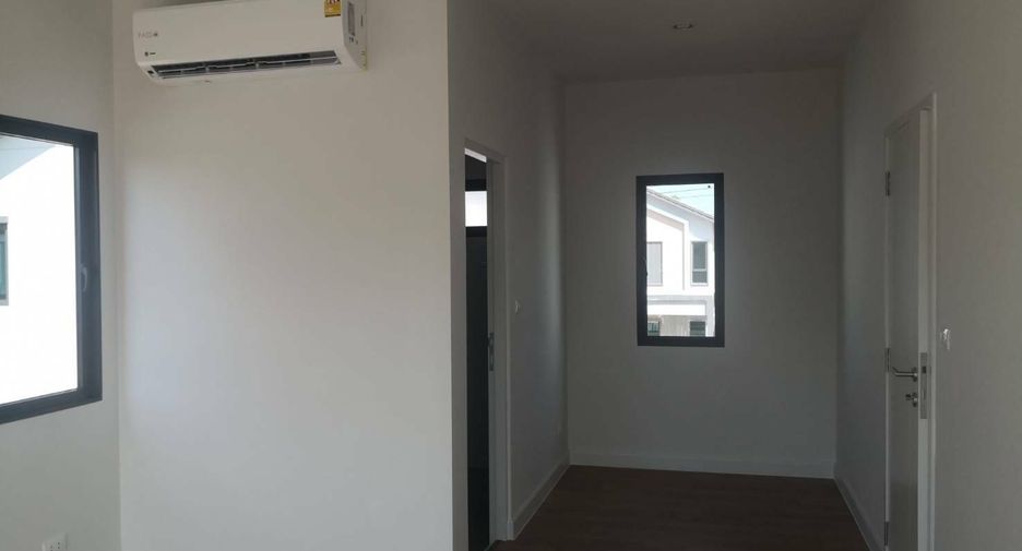 For sale 4 bedrooms house in Mueang Pathum Thani, Pathum Thani