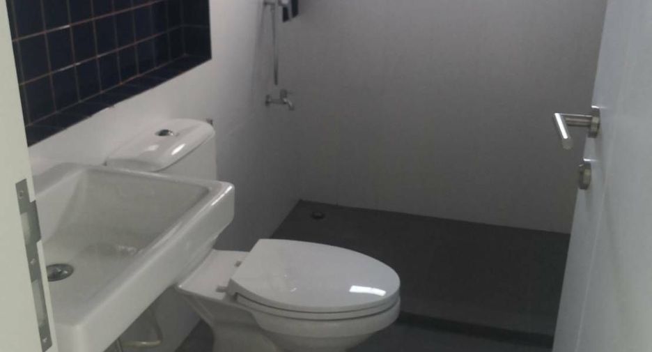 For sale 4 bedrooms house in Mueang Pathum Thani, Pathum Thani