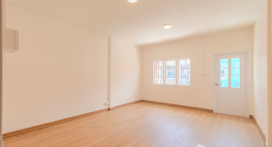 For sale 2 bedrooms townhouse in Lam Luk Ka, Pathum Thani
