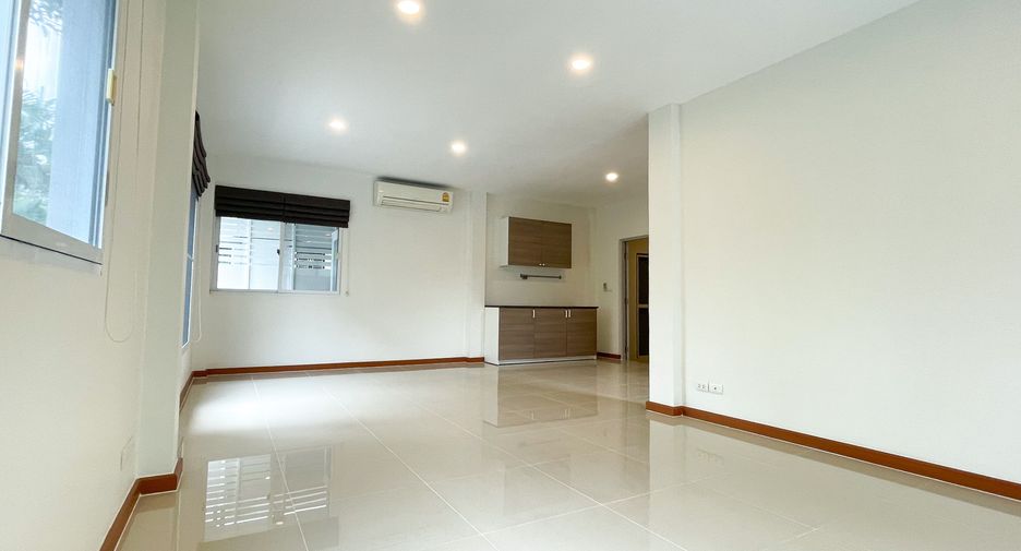 For sale 3 bedrooms house in Pak Kret, Nonthaburi