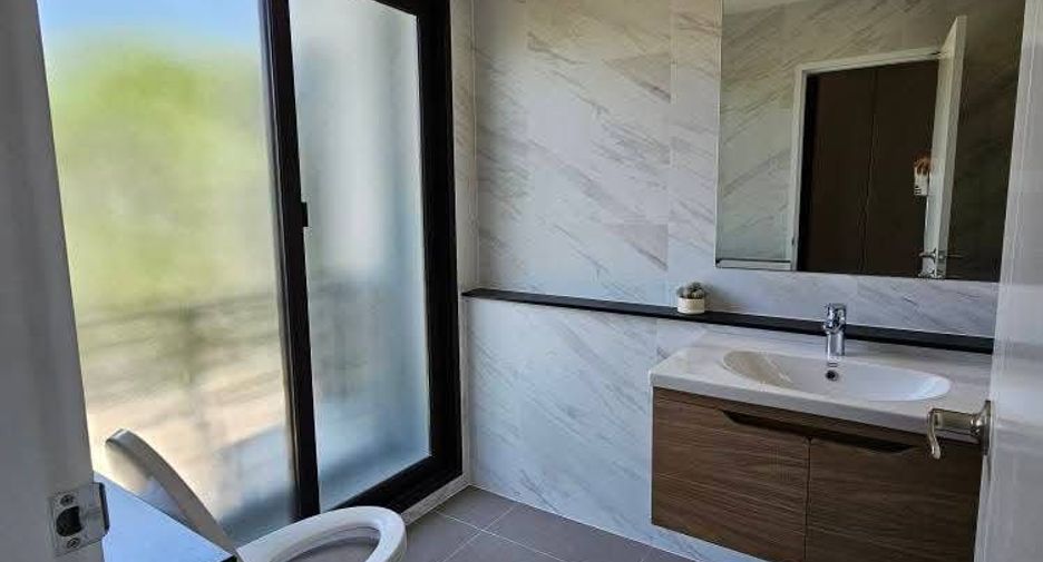 For rent 4 bedrooms house in Mueang Nonthaburi, Nonthaburi