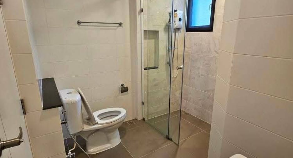 For rent 4 bedrooms house in Mueang Nonthaburi, Nonthaburi