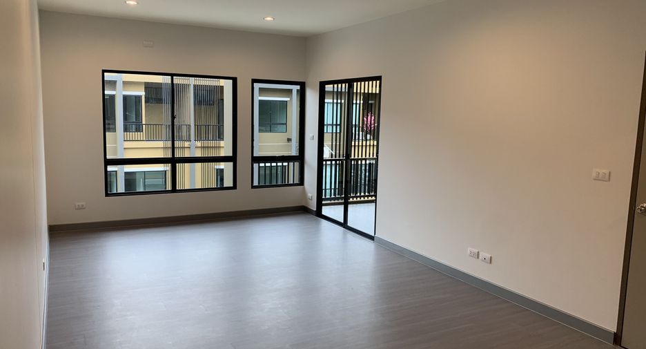 Casa adosada en venta de 4 habitaciones en Bang Bua Thong, Nonthaburi