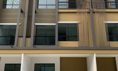 Reihenhaus zum Kauf mit 4 Zimmer in Bang Bua Thong, Nonthaburi