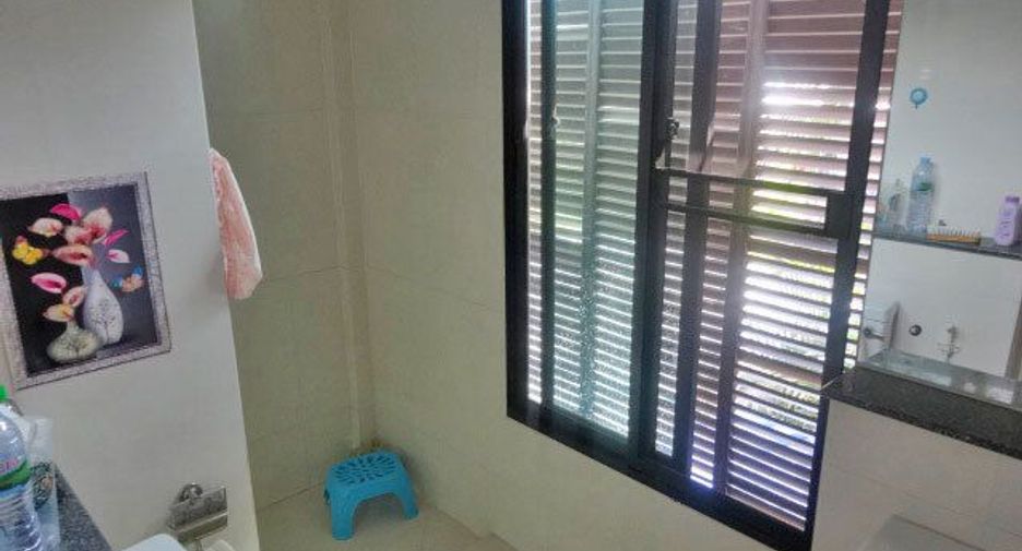 Casa adosada en venta de 3 habitaciones en Bang Bua Thong, Nonthaburi