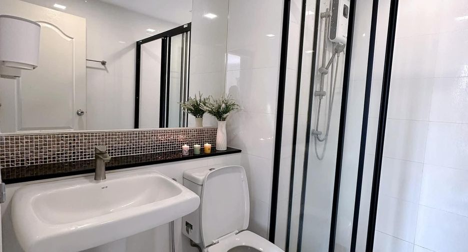 For sale 1 bed condo in Bang Kapi, Bangkok