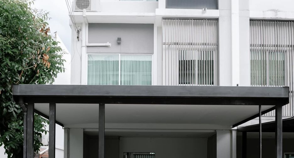 For sale 3 bedrooms townhouse in Mueang Nonthaburi, Nonthaburi