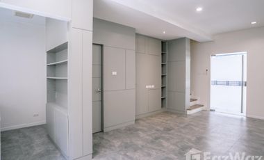Casa adosada en venta de 3 habitaciones en Mueang Nonthaburi, Nonthaburi