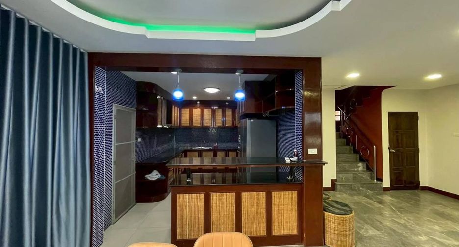 Haus zum Kauf mit 5 Zimmer in Bang Lamung, Chonburi