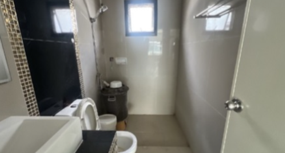 For sale 3 bedrooms house in Mueang Nakhon Ratchasima, Nakhon Ratchasima