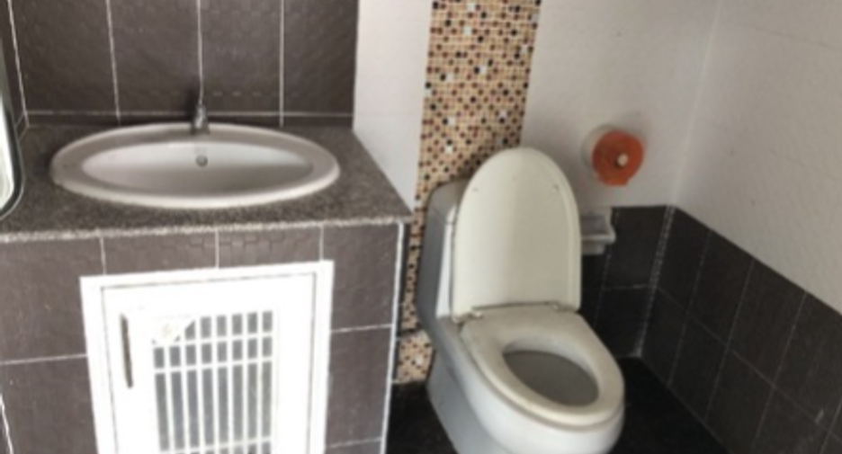 For sale 3 bedrooms house in Mueang Nakhon Ratchasima, Nakhon Ratchasima