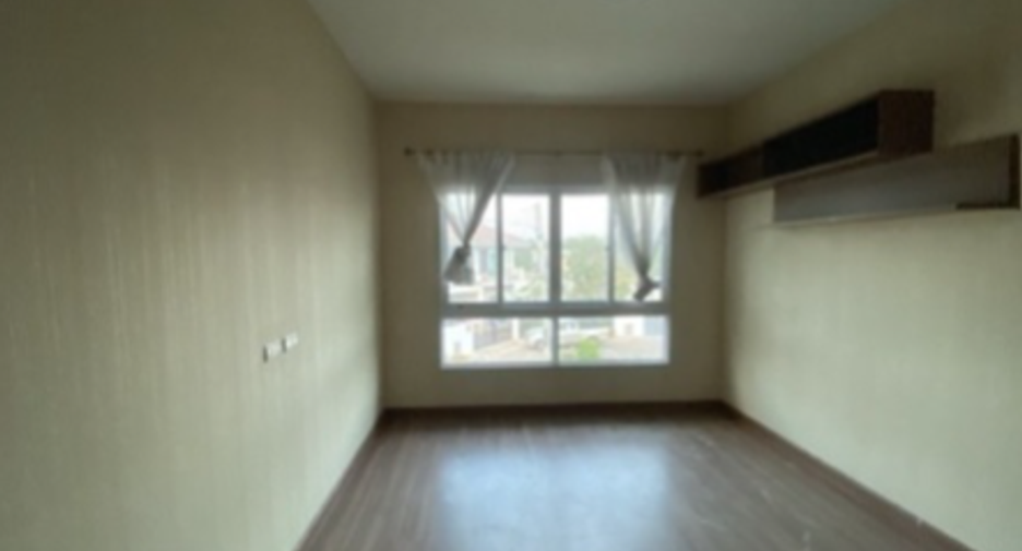 For sale 4 bedrooms house in Mueang Nakhon Ratchasima, Nakhon Ratchasima