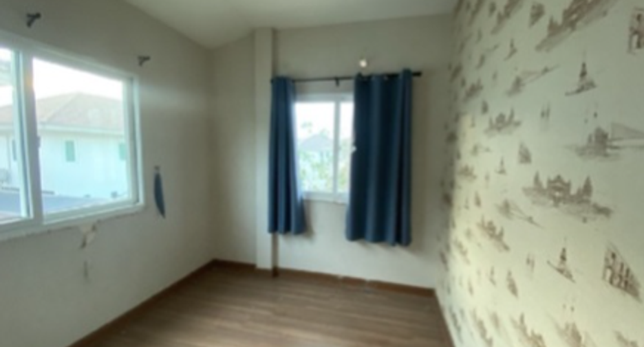For sale 4 bedrooms house in Mueang Nakhon Ratchasima, Nakhon Ratchasima