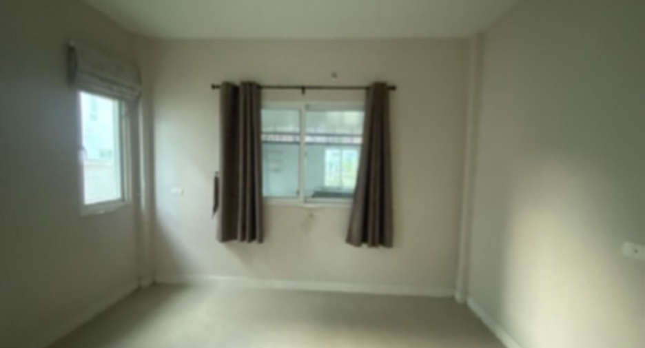 For sale 4 bedrooms house in Mueang Nakhon Ratchasima, Nakhon Ratchasima